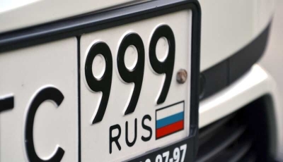 МВД готовит поправку к ГОСТу, которая сделает флаг РФ на автомобильных номерах обязательным