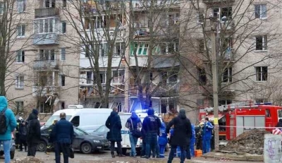 Беглов заверил жителей пострадавшего от беспилотника дома, что Петербург надёжно защищён